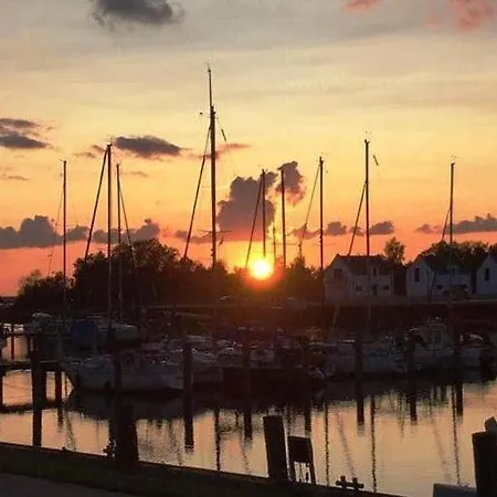 Am Yachthafen In