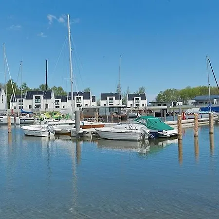 Am Yachthafen In