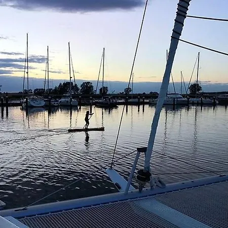 Am Yachthafen In