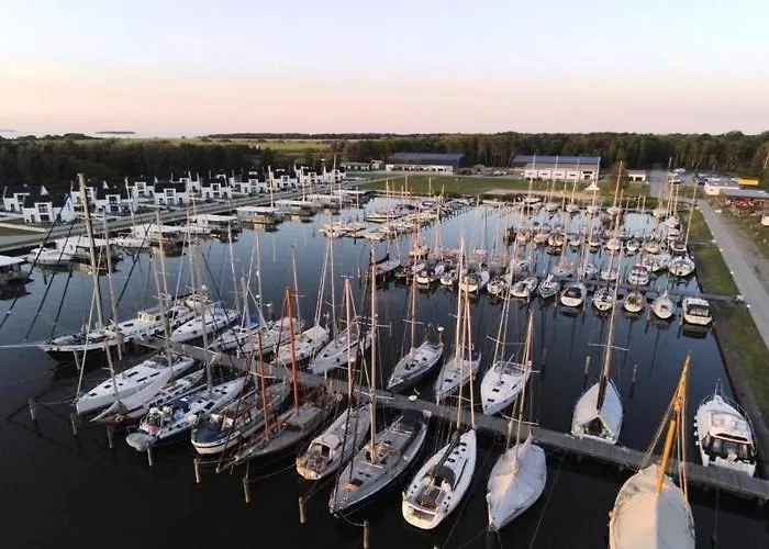 Am Yachthafen In